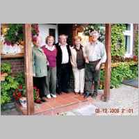 59-05-1410 Treffen 2009 - Verwandte treffen sich in Neetze. Christel Meyer mit ihrer Cousine und dem Ehepaar Kilimanns.jpg